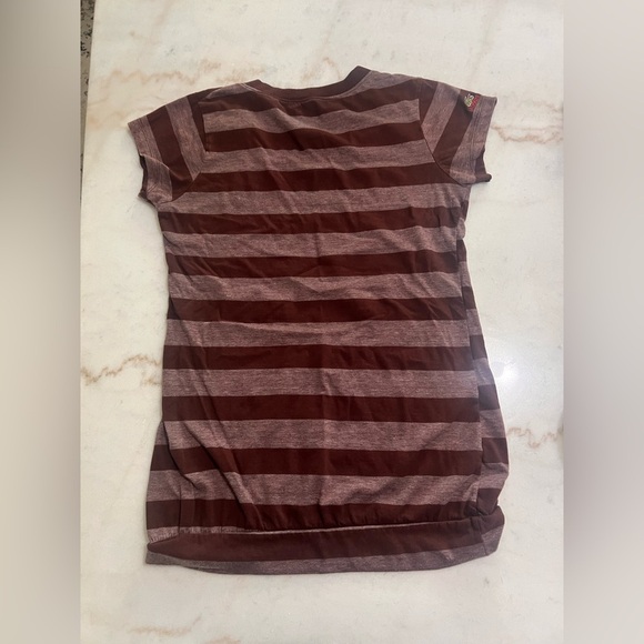 Vintage Juniors Izod Lacoste Alligator Maroon Banded Bottom Striped T-shirt S-M - Picture 4 of 5